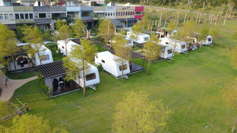 露營車住宿｜露營車住宿推薦：精選全台熱門豪華露營懶人包，一泊四食、山湖美景全收錄