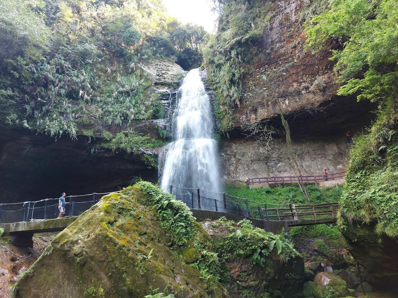 2026 南投杉林溪旅遊攻略：探訪松瀧岩瀑布、森林秘境步道與四季絕美花海