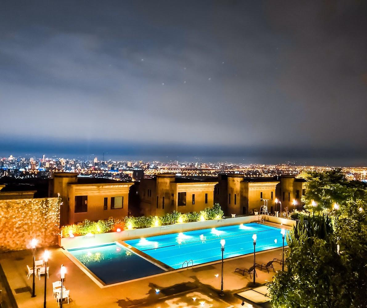 【2026台中度假首選】清新溫泉飯店限時優惠3580元起！坐擁大肚山百萬夜景與頂級美人湯