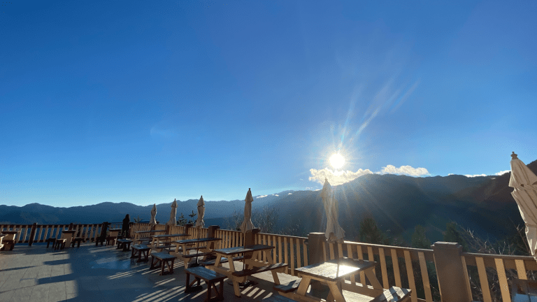 2026雪霸休閒農場攻略》海拔1923公尺的雲端仙境！絕美雲海咖啡廳、四季採果與景觀木屋全紀錄