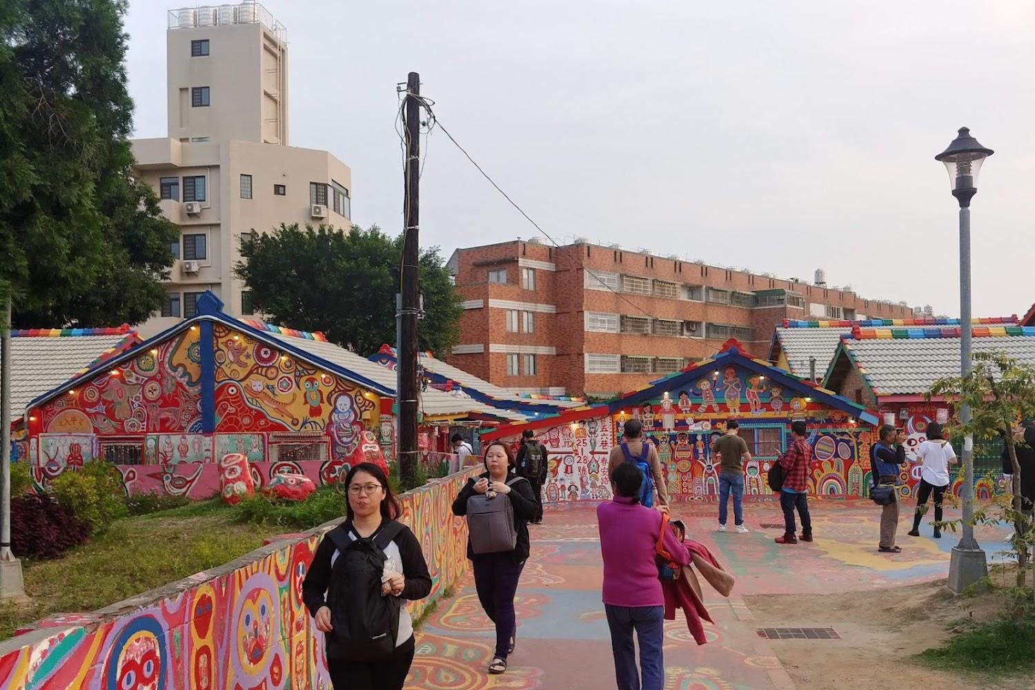 2026台中旅遊全攻略：從彩虹眷村到武陵農場，深度探索中台灣五大必遊亮點與四季秘境