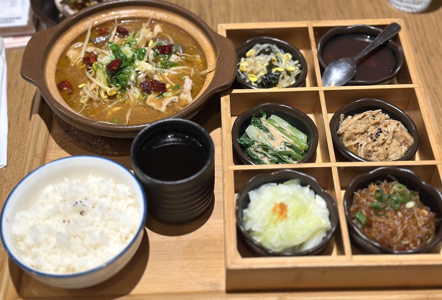 【台中西區】吃光食堂：五廊街的隱藏版美味綠洲，復古老宅裡的溫暖家常菜，每一口都是回家的味道