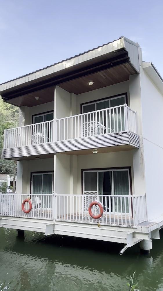 全台唯一水上飯店！2026南投埔里「天水蓮」升等湖景房$2180，躺床看鯉魚潭絕美波光