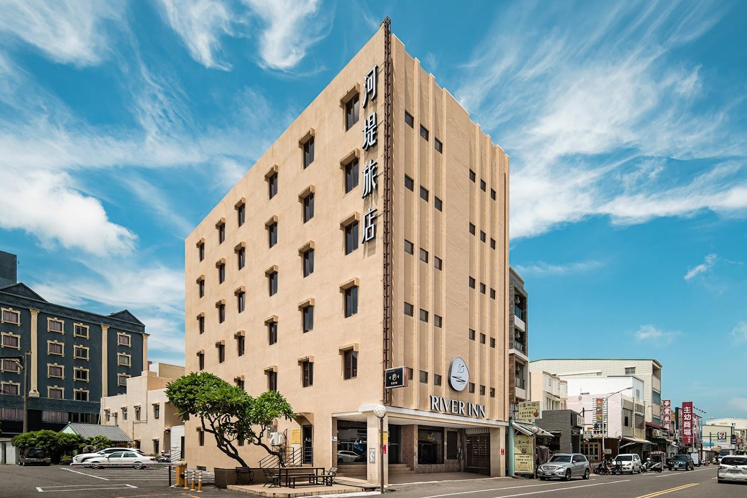 2026墾丁旅遊省錢攻略！河堤時尚旅店恆春館：雙人房1480元含早，高CP值住宿引爆熱潮