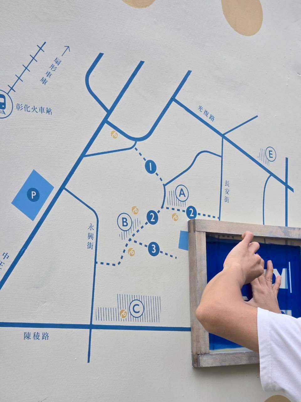 彰化三和大旅社老屋新生：玩印團隊用手作印花讓牆面說故事