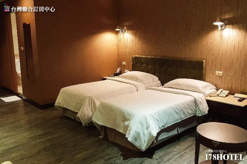 高雄情侶住宿提案｜住河堤戀館，平日1580元再送愛之船遊河券