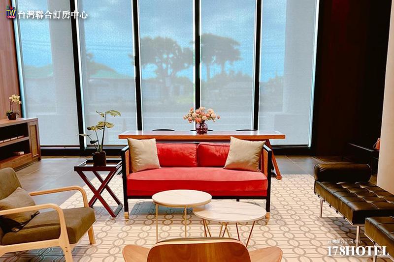 飯店寬敞明亮的大廳