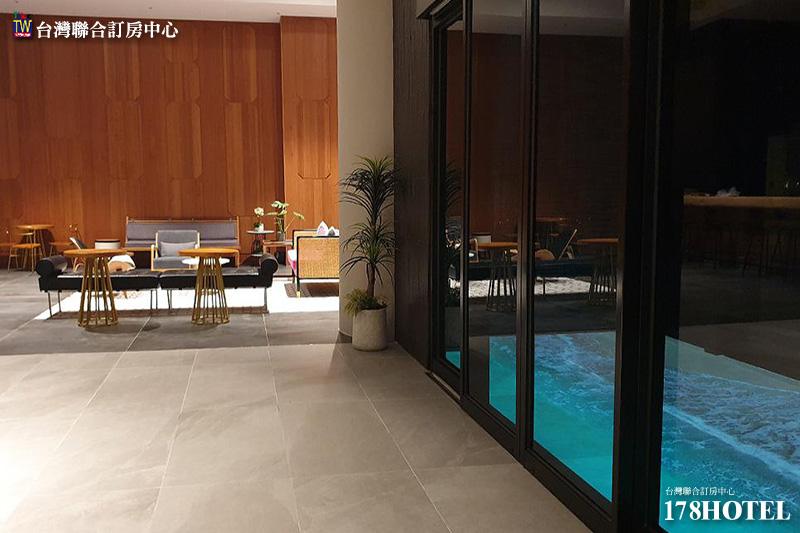 河堤墾丁渡假酒店招牌與入口