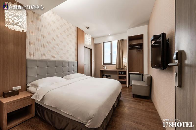 恆春住宿推薦｜河堤時尚旅店恆春館大門環境