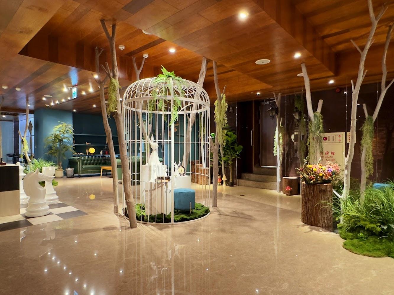 2026台南平價住宿推薦！「路境行旅 台南西門館」森林系設計、高CP值家庭房，步行即達國華街美食圈