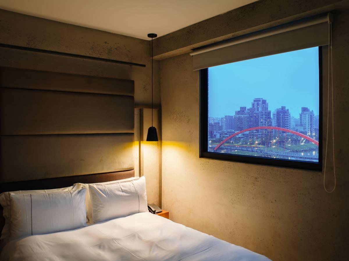 松河璞旅周邊彩虹橋河濱景色