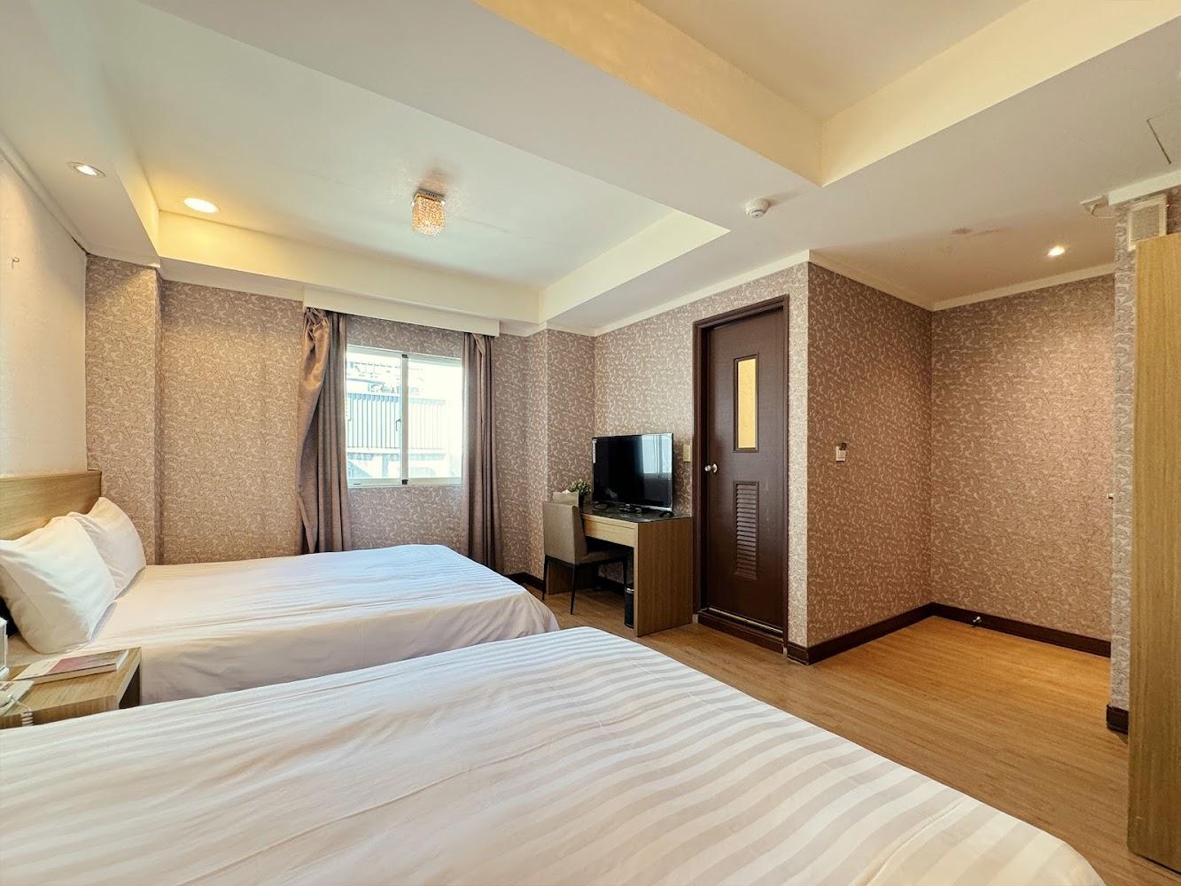 2026花蓮住宿推薦｜路境行旅菁英家庭房平日1199元！雙大床＋免費點心吧，鬧中取靜的高CP值城市綠洲