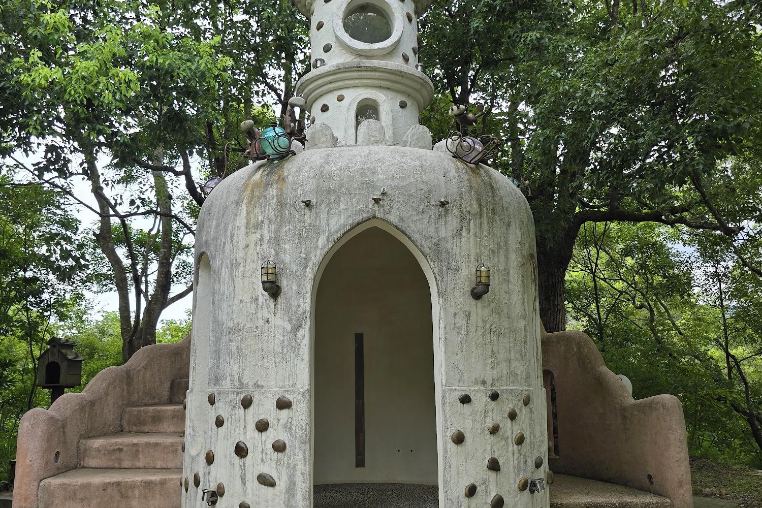 【2026苗栗景點】天空之城景觀餐廳：探訪雲端上的天堂古堡與貓碉堡教堂，俯瞰鯉魚潭絕美湖景