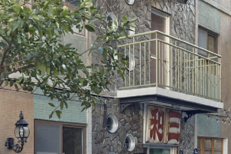 從停車場印到老旅社！玩印團隊用手工絹印重塑彰化「三和大旅社」老屋靈魂