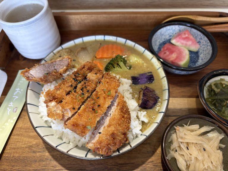 2026竹東美食地圖》別只吃粄條！文青咖哩「塊肉究派」爆紅，在地人激推4間必訪巷弄好店