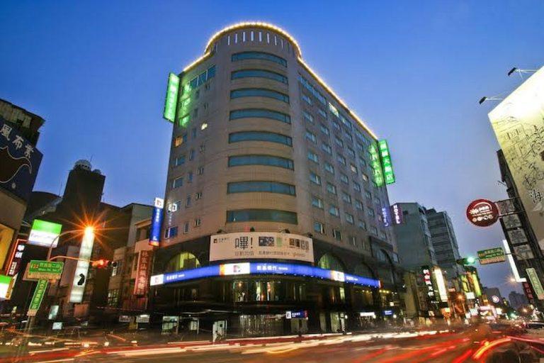 【2026台南住宿】劍橋大飯店$1,888免費升等家庭房！近火車站、免費停車含早餐