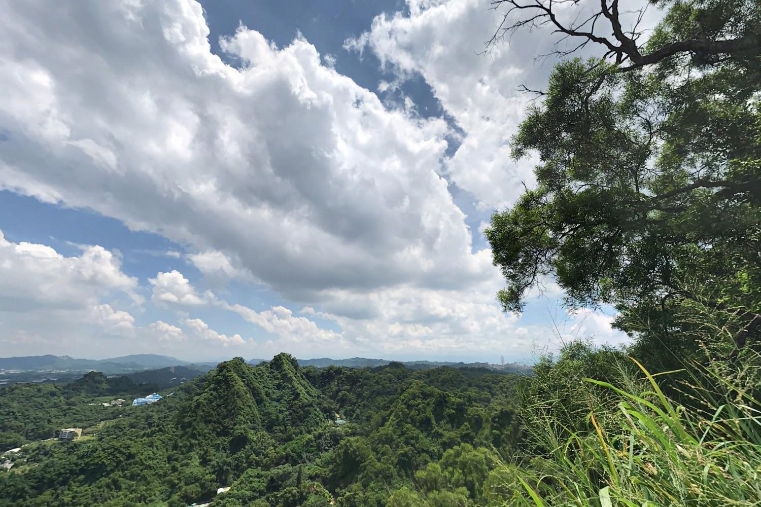 2026週末踏青首選！征服北台灣「郊山王者」觀音山硬漢嶺 飽覽360度絕美海景與歷史傳奇