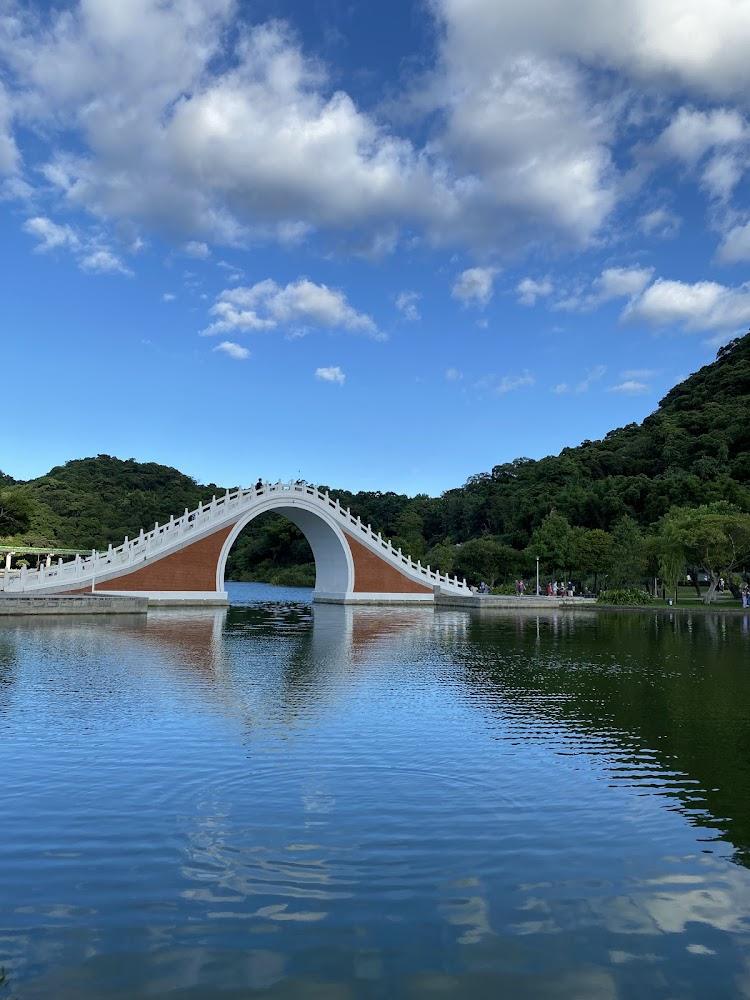 曾登國際版面！內湖「大湖公園」錦帶橋絕美倒影，2026 台北環湖散步與野餐攻略