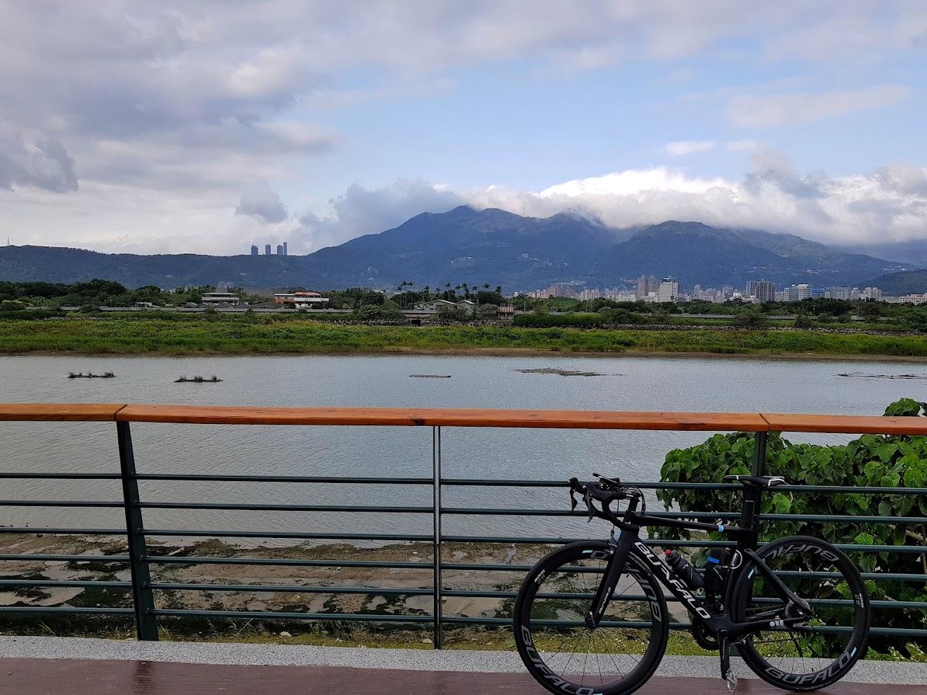 2026台北「偽出國」秘境推薦！社子島濕地絕美夕陽×單車生態之旅，城市裡的綠色寶石