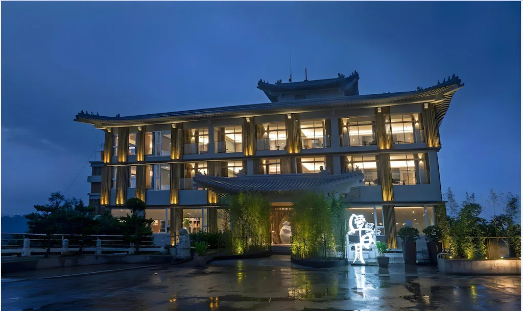 在日月潭環湖旅行途中停進承億文旅潭日月，一晚把湖光與山影留在窗邊