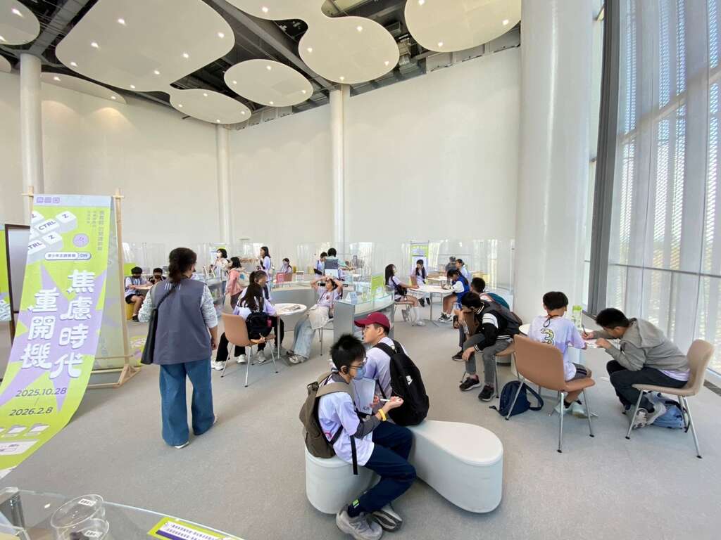 沿著中央公園微風吹進台中綠美圖,在閱讀與藝術之間找到安靜節奏