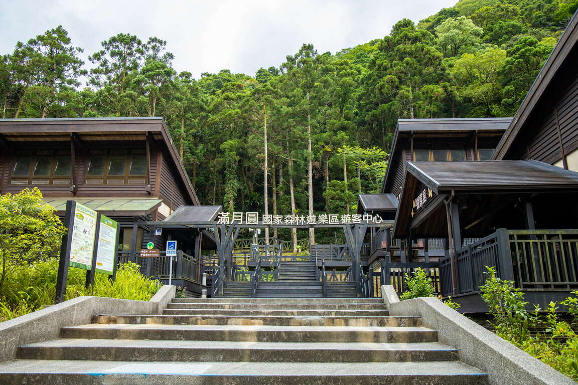 走進新北三峽滿月圓步道，清晨聽著瀑布聲在森林裡醒來