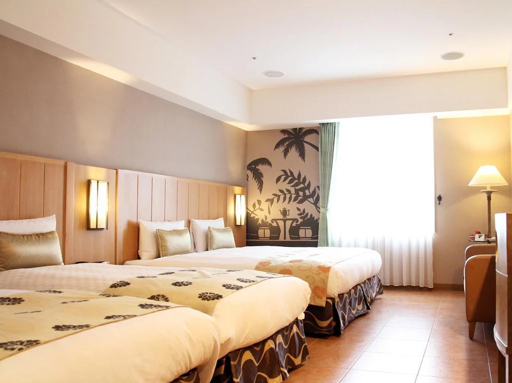 在雲林古坑住進劍湖山渡假大飯店，白天衝主題樂園夜晚看山景慢慢亮起