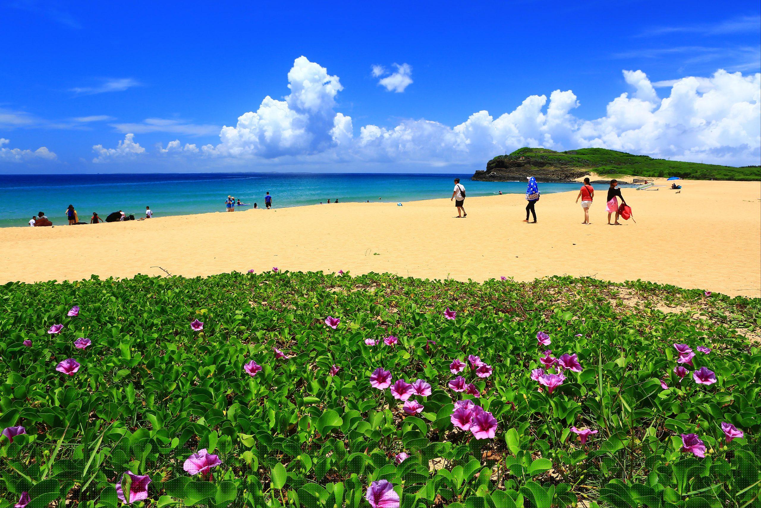 在澎湖旅行的清晨踏上海中步道，讓奎壁山摩西分海替你打開一天的光