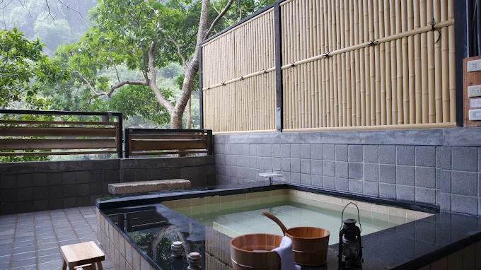 把城市留在身後走進烏來溫泉一日遊，在山嵐深處好好呼吸