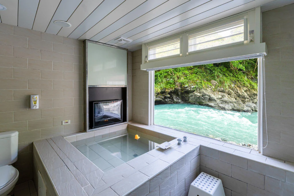 把城市留在身後走進烏來溫泉一日遊，在山嵐深處好好呼吸