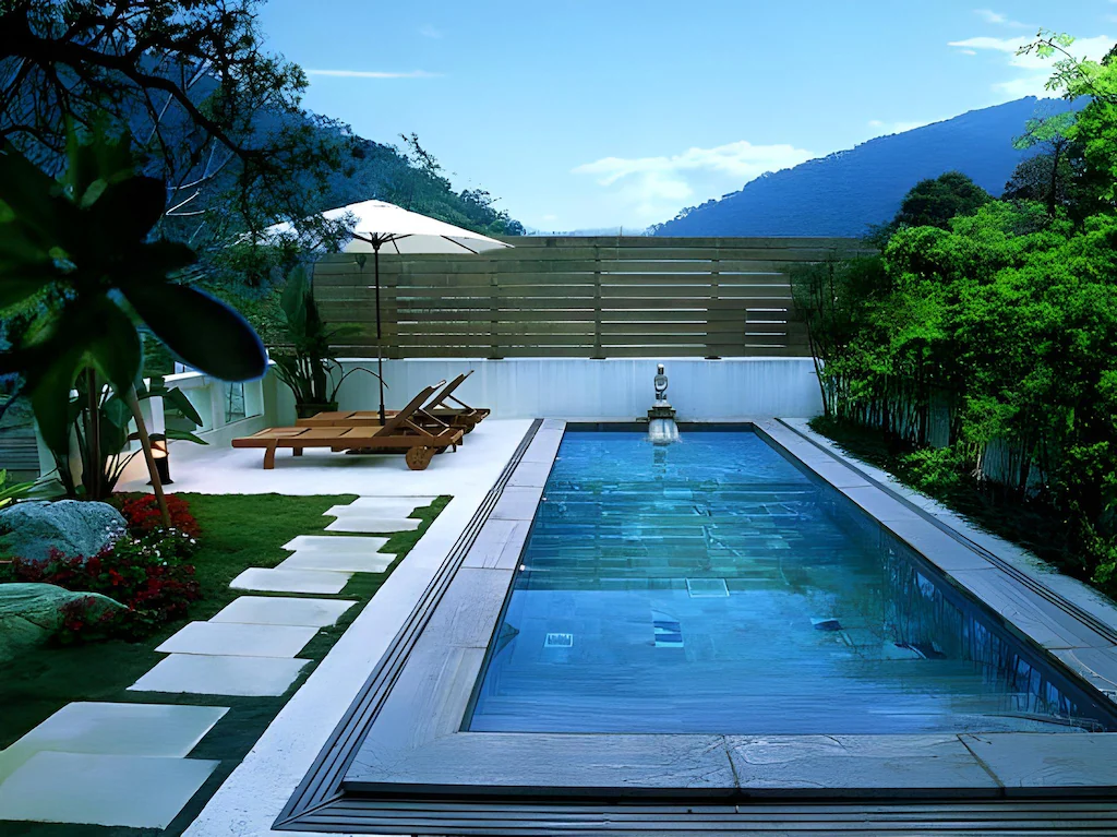 週末沿著山路前往烏來溫泉，在溪聲與霧氣裡找回自己的節奏