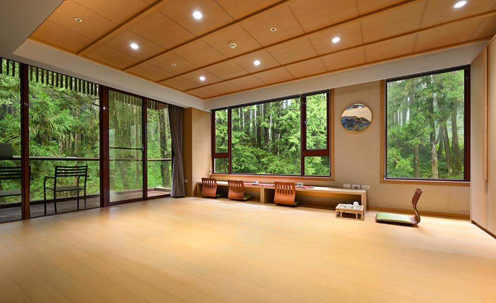 把行李帶進阿里山賓館，讓阿里山住宿多一段雲海記憶