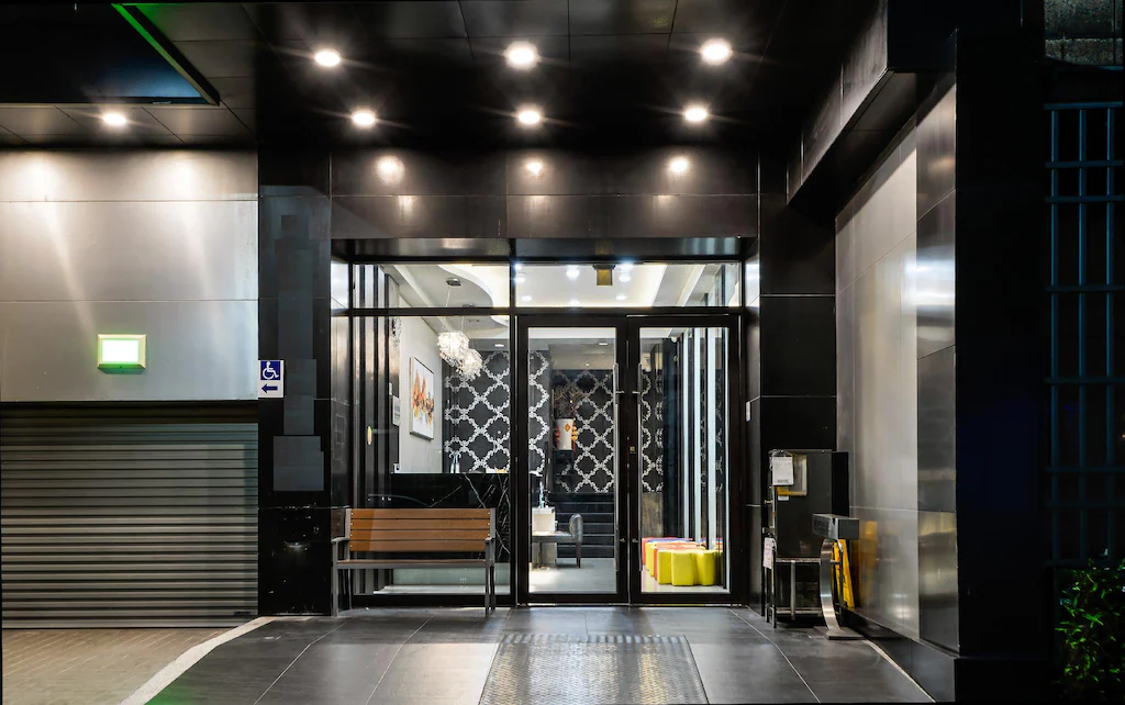 從台中朝聖行旅出發，沿著街燈與人聲前行，一趟不趕時間的城市旅程