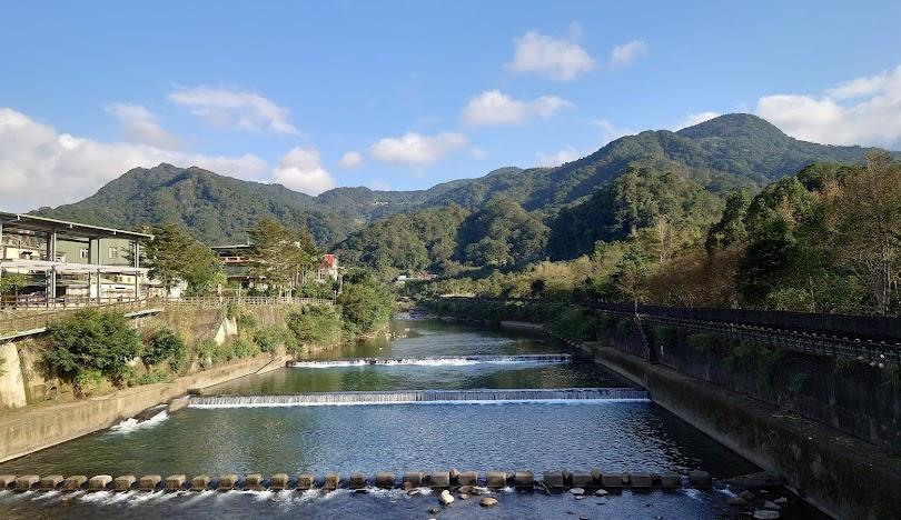 烏來瀑布壯闊景致