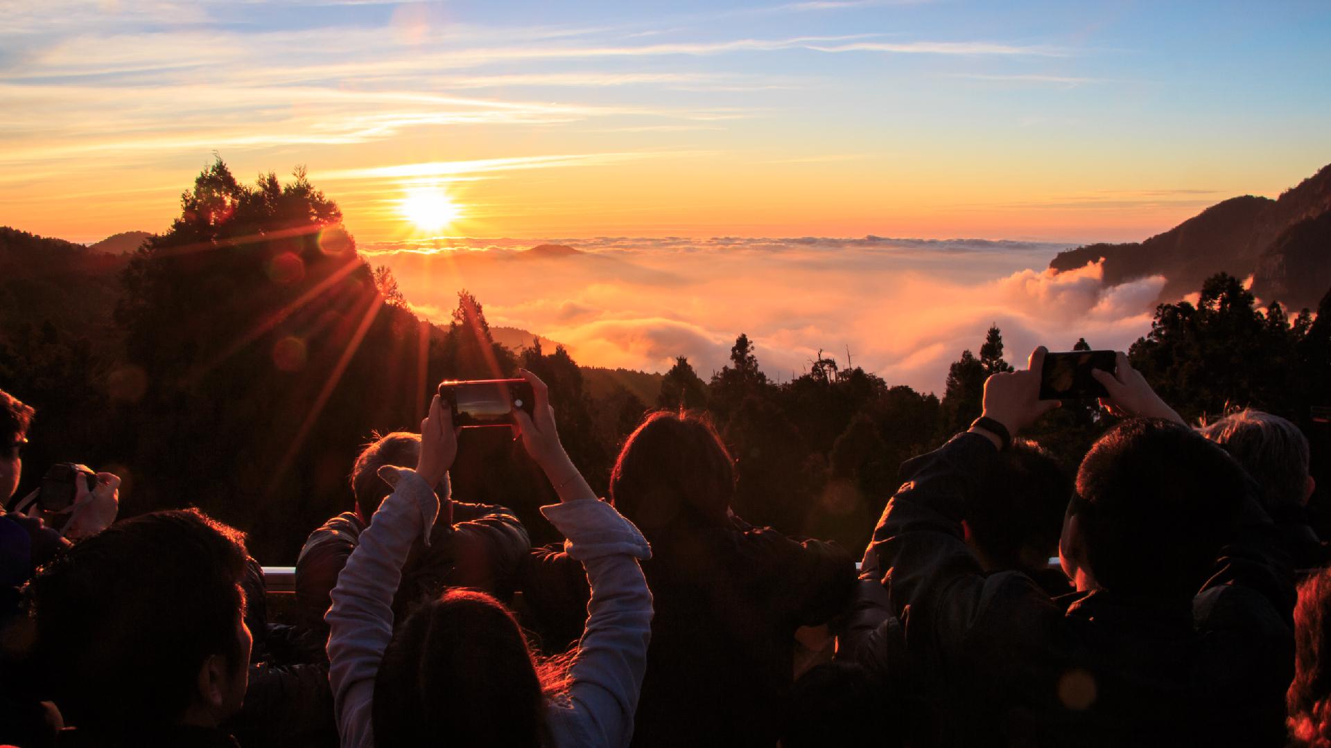 把行李帶進阿里山賓館，讓阿里山住宿多一段雲海記憶