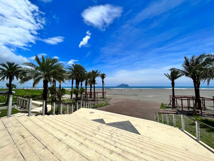 把煩惱留在城市之外，來宜蘭海邊聽浪拍岸直到天色轉藍