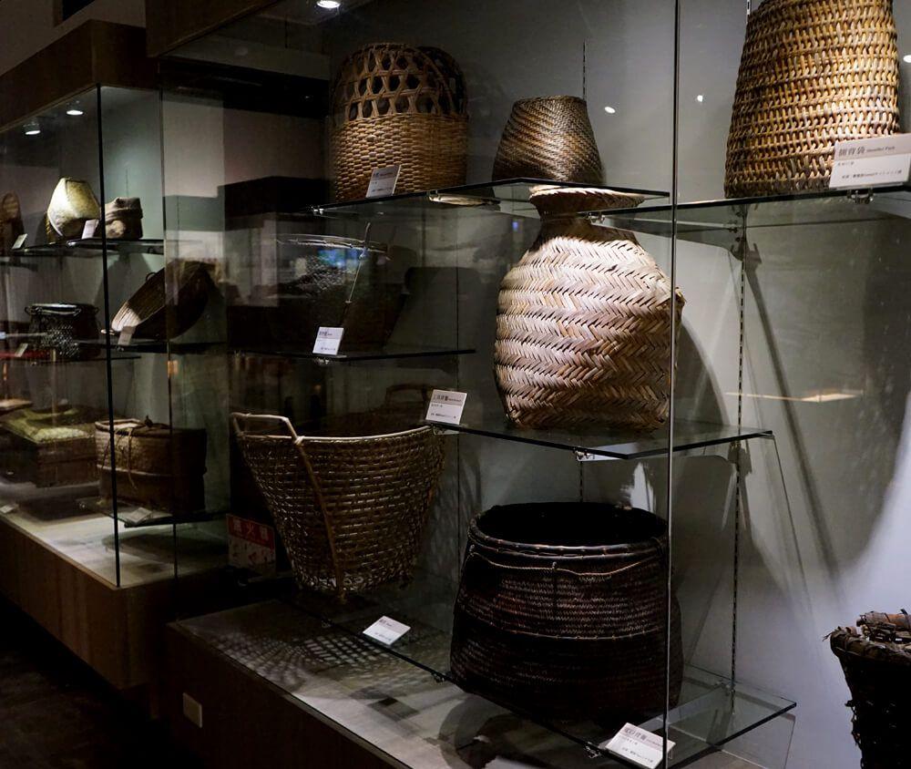 園內的博物館展示了多樣化的原民文物，是極具深度的文化教學場所。