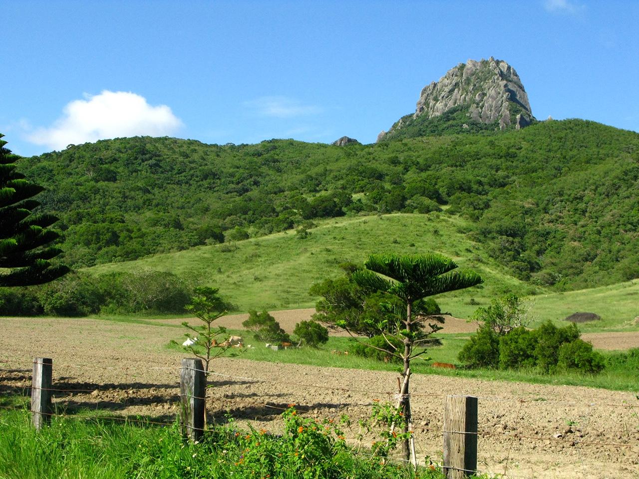 沿著恆春半島一路向南，走進墾丁國家公園看見海的盡頭