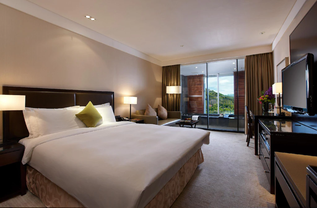 飯店客房與專屬湯池視角