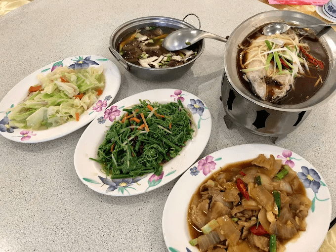 當霧氣升起走進谷關溫泉山谷，用一晚泡湯的時間把疲憊留在溪流旁