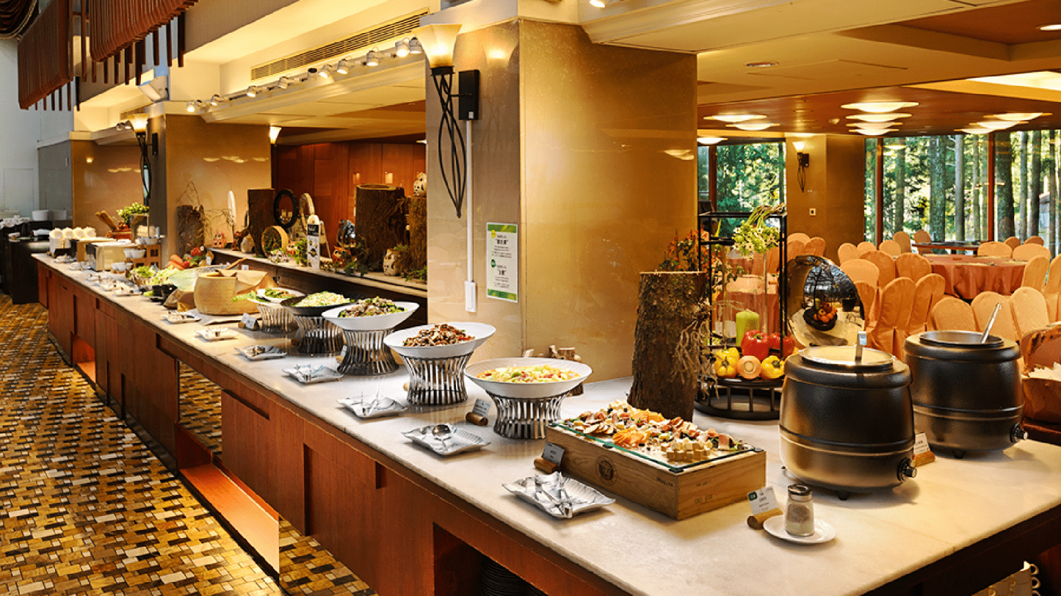 把行李帶進阿里山賓館，讓阿里山住宿多一段雲海記憶