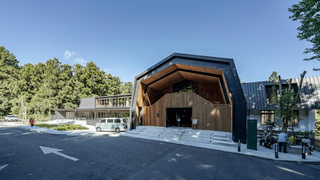 當雲霧在杉林間流動，選擇入住溪頭福華渡假飯店，展開一段只屬於南投山林的慢節奏假期