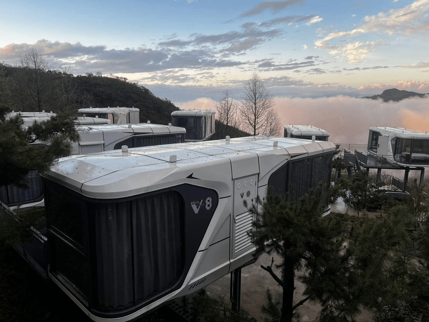 不急著下山的一晚,在新竹尖石數碼天空太空艙裡迎接夜色與雲海交替