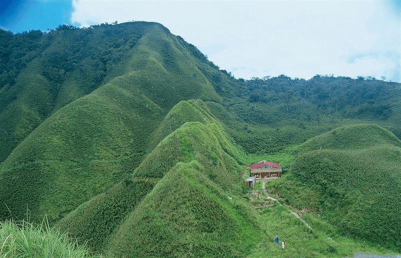 當城市退到身後，從合歡山到虎山，7 條登山步道讓台灣風景一層層展開