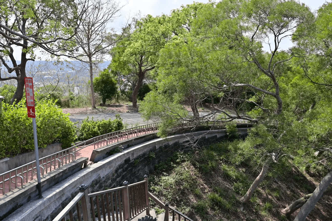 在地人才知道的虎頭山公園，登高就能俯瞰通霄海岸線超療癒