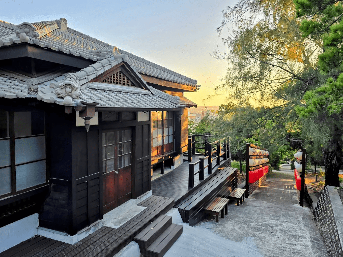 山頂遼闊的視野與舒適的步道環境