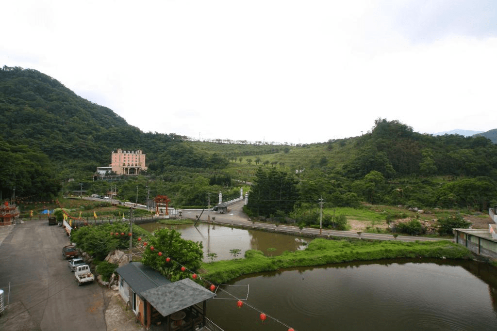 在新竹關西放慢腳步，住進萊馥健康休閒渡假村，讓親子旅行回到自然的節奏裡