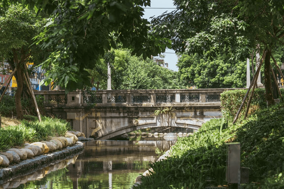 沿著台中綠川散步回房間,住進凝萃文旅水岸隱邸,城市裡剛剛好的休息方式