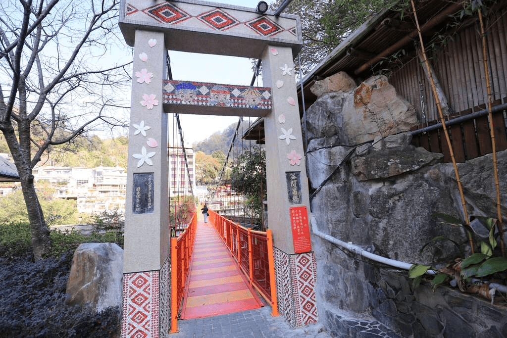 兩天一夜走進台中谷關溫泉，從步道到湯池把山林風景泡進記憶裡