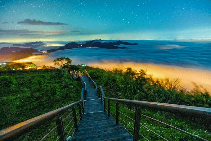 沿著隙頂山腰前行，二延平步道在茶園與稜線之間，鋪開一段等雲的時間